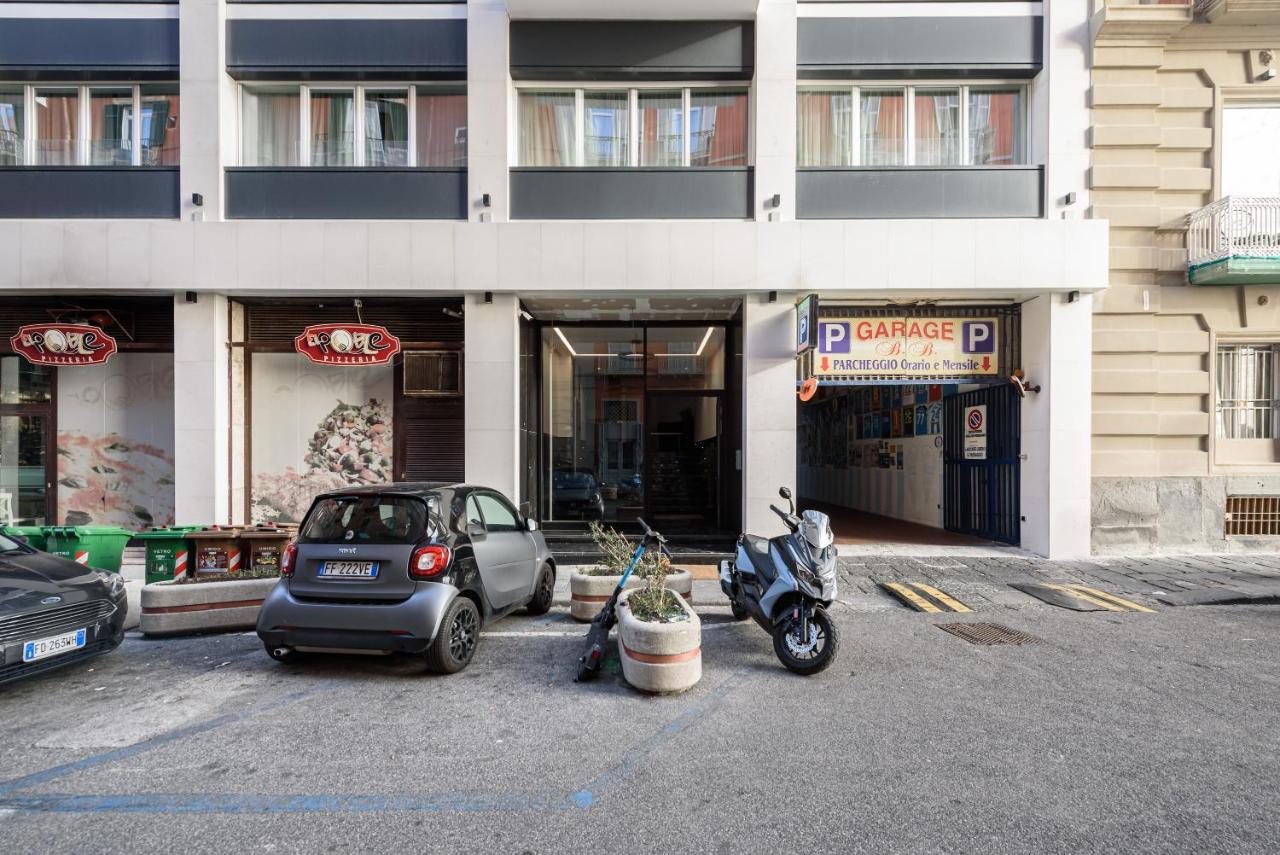 Via Niccolo Tommaseo 4 - 2 * Naples