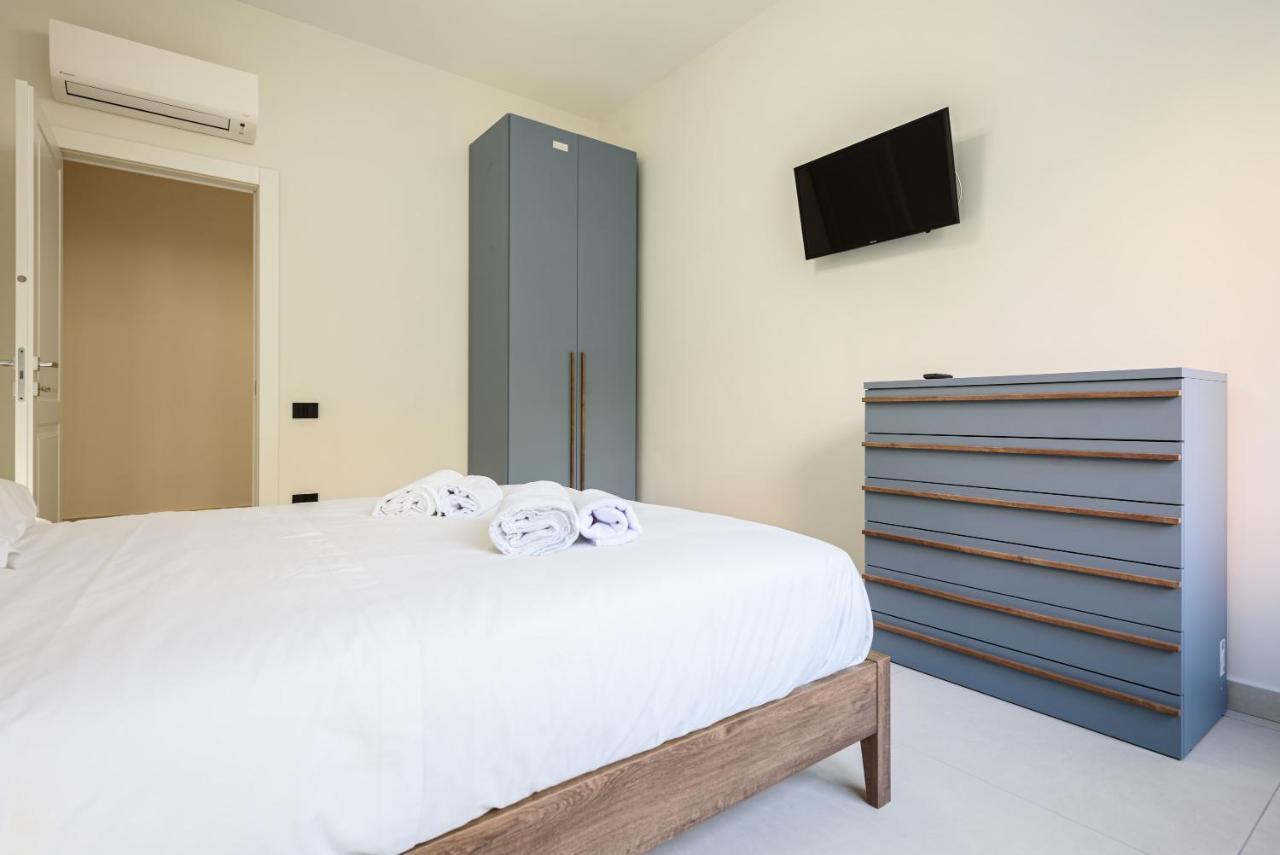 Via Niccolo Tommaseo 4 - 2 Apartment *
